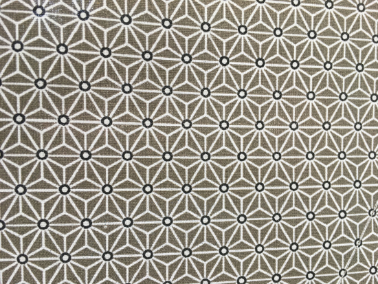 Tissu géométrique blanc fond taupe